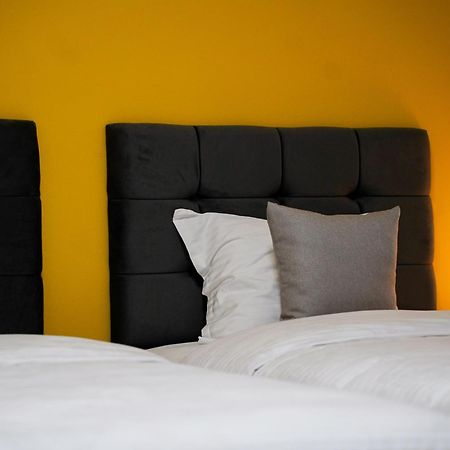 Ten Guest House Pristina Buitenkant foto
