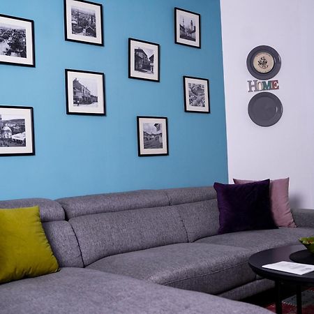 Ten Guest House Pristina Buitenkant foto